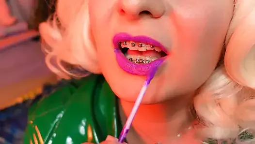 АСМР губная помада - процесс макияжа - сексуальные губы блондинки в стиле пин-ап Arya