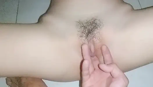 Die ehefrau der freundin bittet, schwanger zu sein, bis sie zufrieden ist