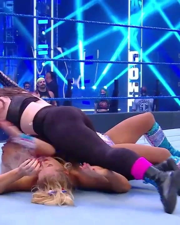 Wwe - Nikki Cross и Alexa Bliss против Lacey Evans и Dana Brooke