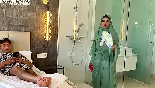 Pembantu berhijab seksi ngentot sama majikannya sendiri