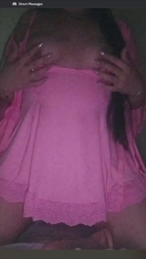 Explicit online call with a horny woman on webcam - she climaxes live