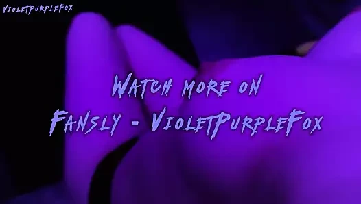 Maskeli bir kaltak yarakla yağla mastürbasyon yapmayı seviyor