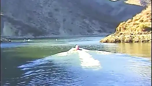 Sahilde üçlü sikiş