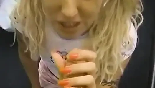 Fiona Cheeks edepsiz yarak emiyor