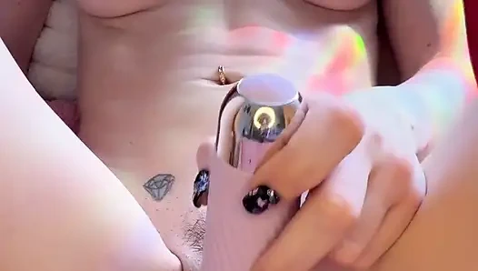 Çizgi film izlerken amcığımla oynamama yardım et