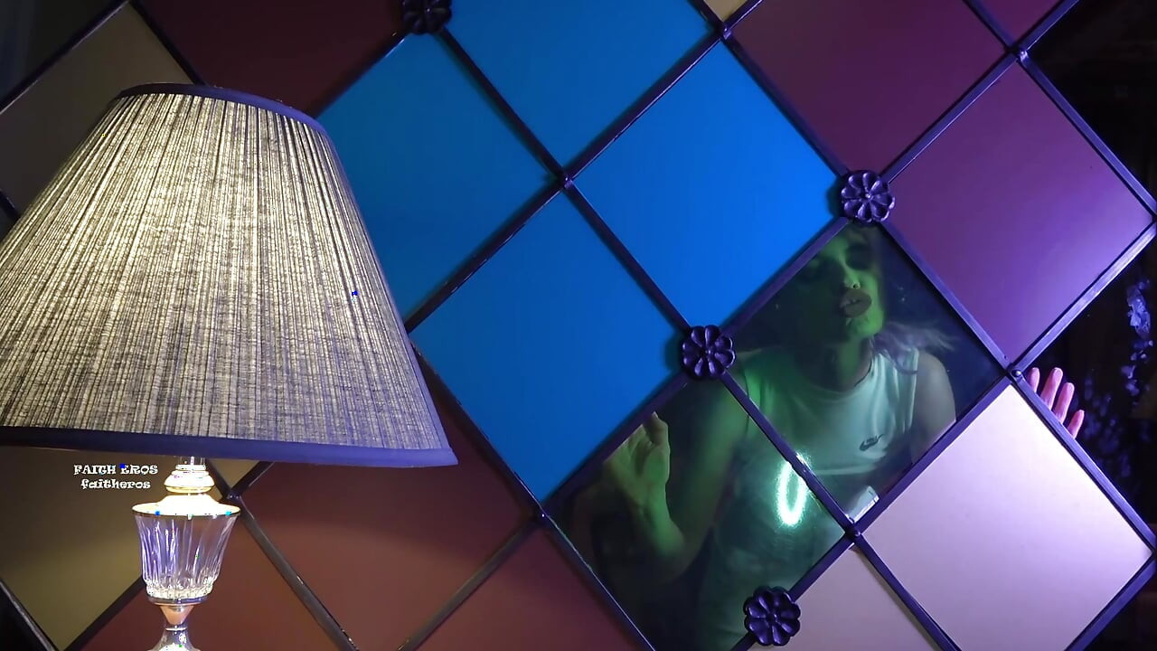 Kiss Your Stepmother as if She Was Your Girlfriend