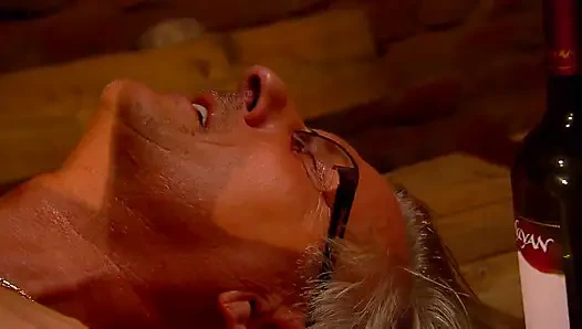 Sarışın Hatun Aleska Elmas Havuz Başı Sikişi