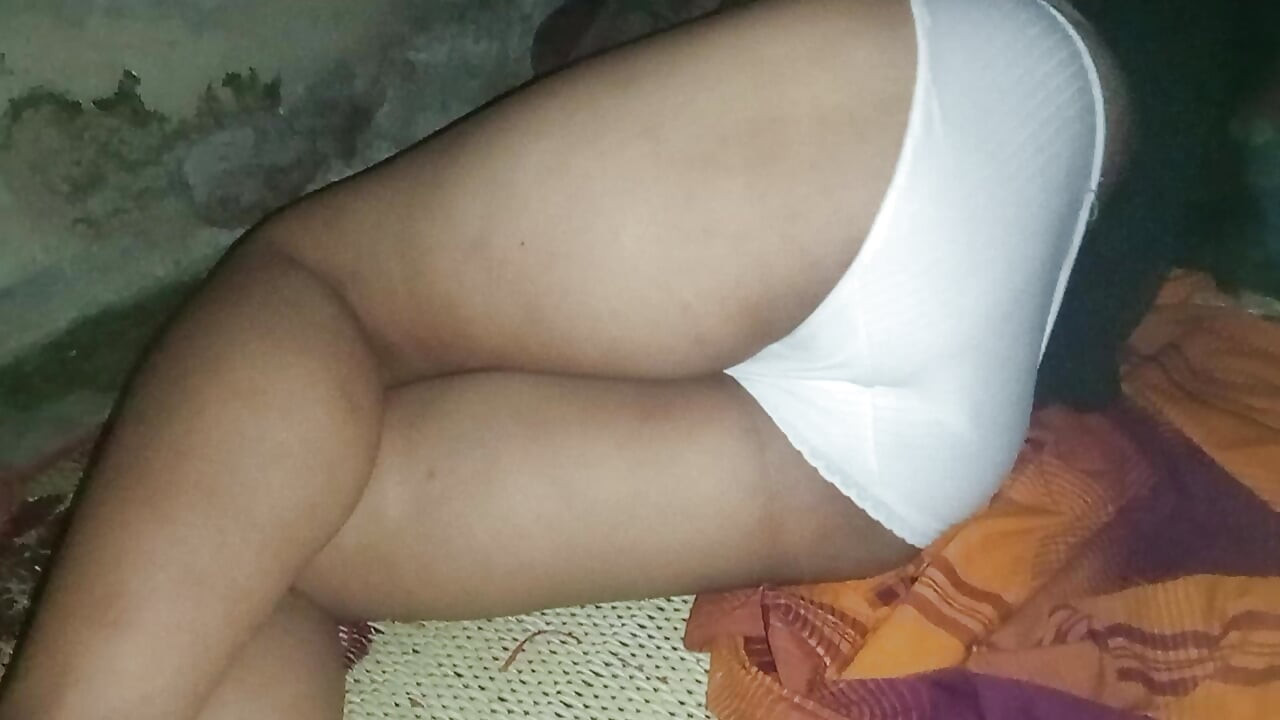 Mengganggu' ibu mertuku yang sedang santai
