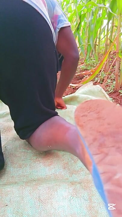 Dubur menjolok di luar rumah