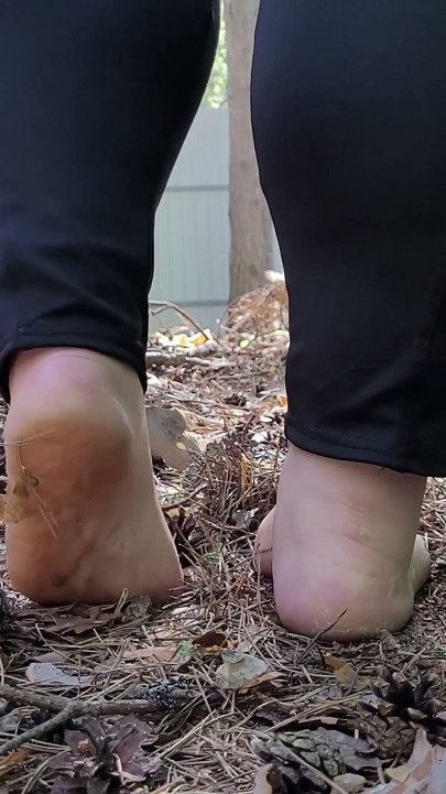 Massage dirty feet with spruce cones