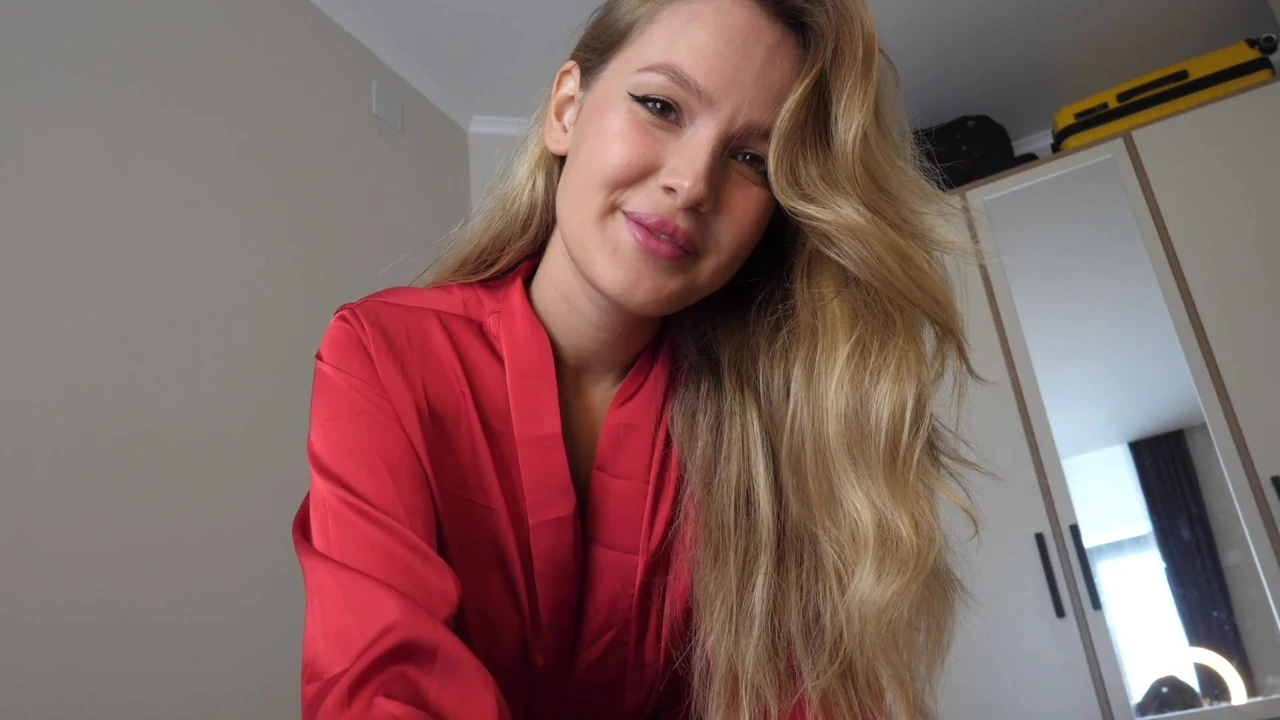 İyi bir kız günaydın yapmayı bilir. Virtual Sex