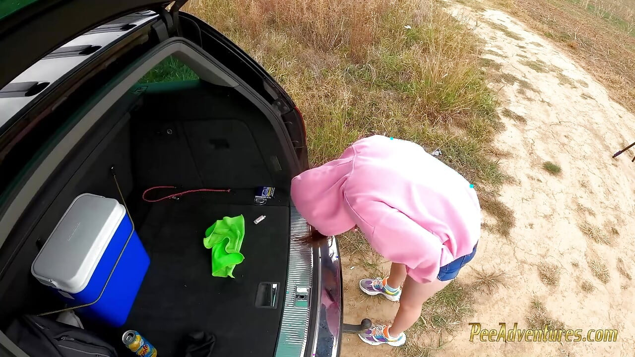 Hipster teen pee in her jeans - Smoking with her bladder full