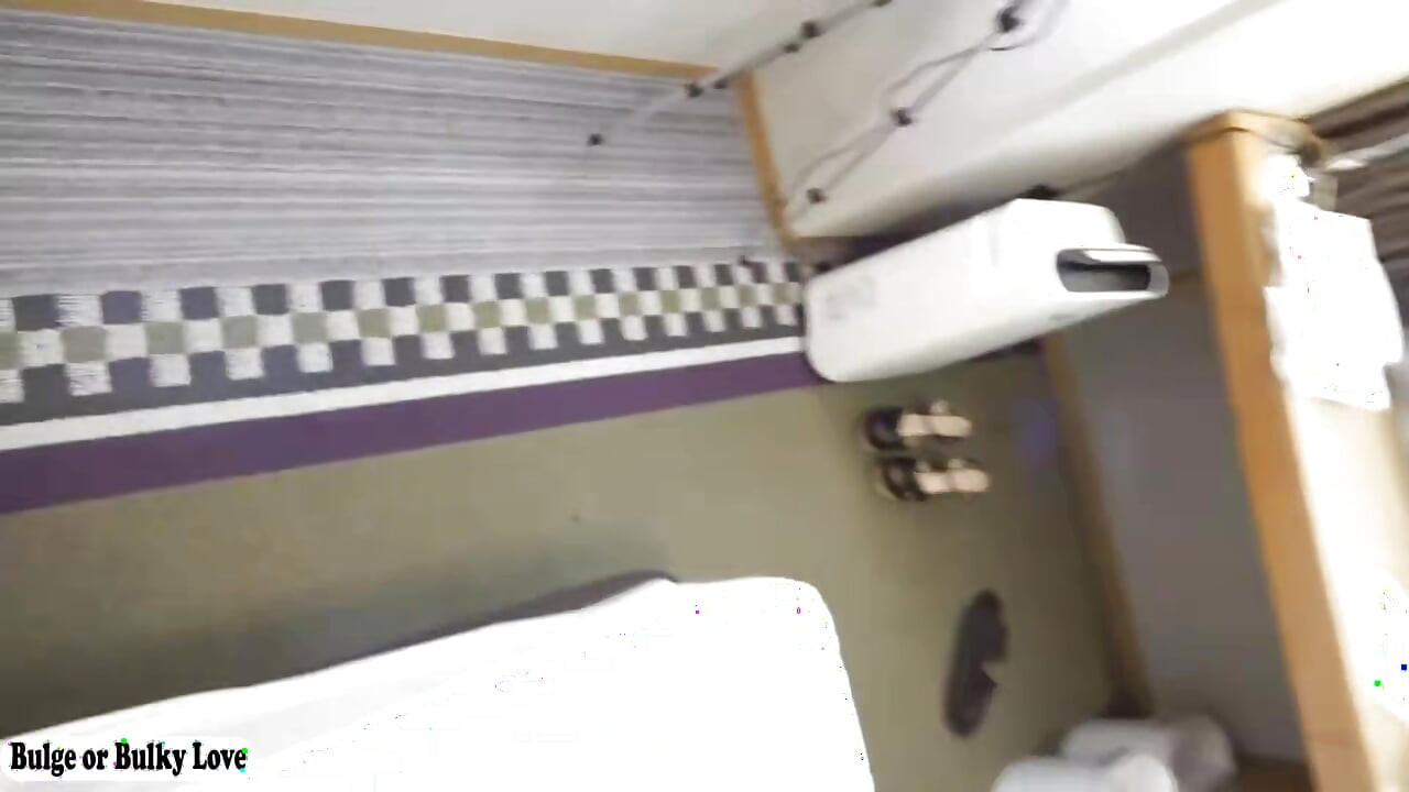 Bir kamera reklam panosunda bulundu, düzgün tenli bir kızla iş gezisi bakış açısı döllenmeyle bitiyor