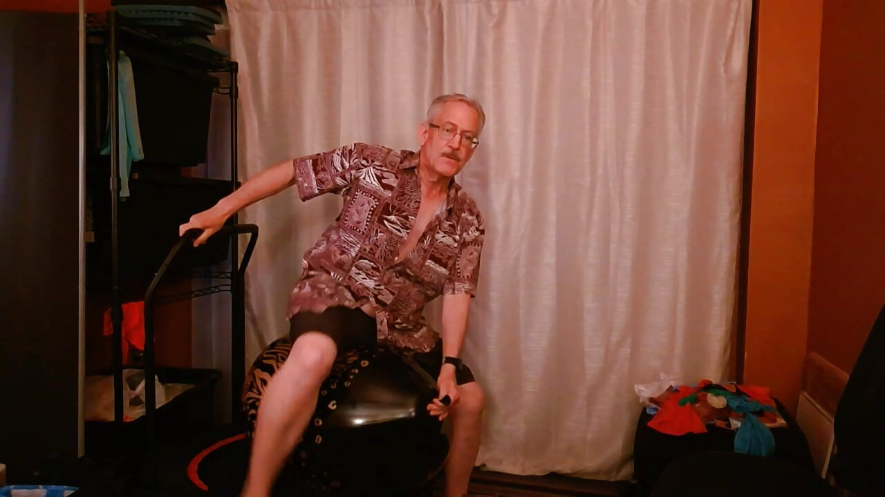 157) Two Sit 2 Pops and Blimp Balloon Hump and Cum