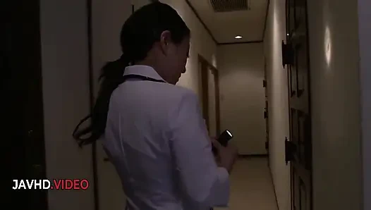 Богиня Шино Изуми в чулках в Jav делает интенсивную дрочку ногами, затем доставляет шаловливую милфу-милфу