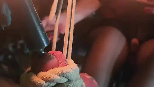 Goode kız mum ışığında taşakları kırbaçlıyor bakış açısı