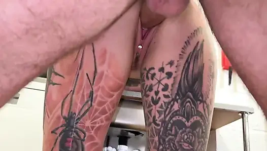 Andy lee dientot habis-habisan di dapur