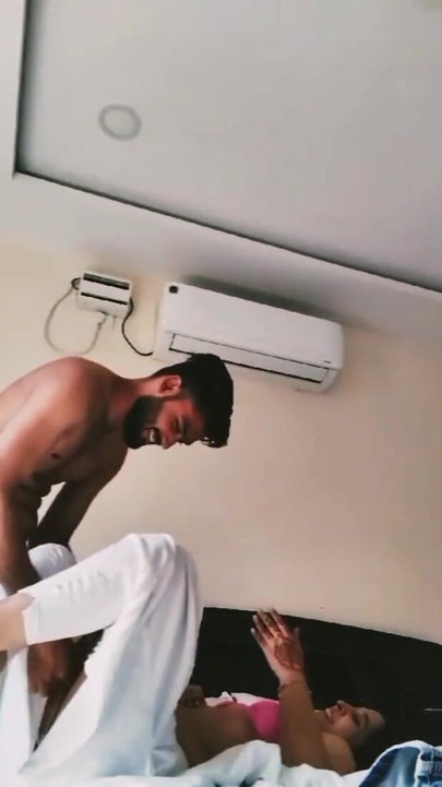 Khoảnh khắc rớt hàm từ "vợ của bạn lớn tiếng trong phòng khách sạn part2"