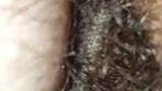 Волосатую пухлую попку трахает не папочка в коридоре в видео от первого лица