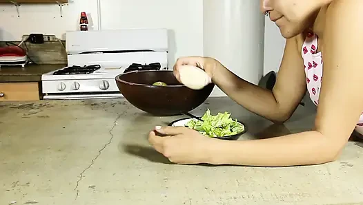 Geiles Schätzchen Fingert Sich Unter Der Dusche Und Wird Dann Hart Gefickt
