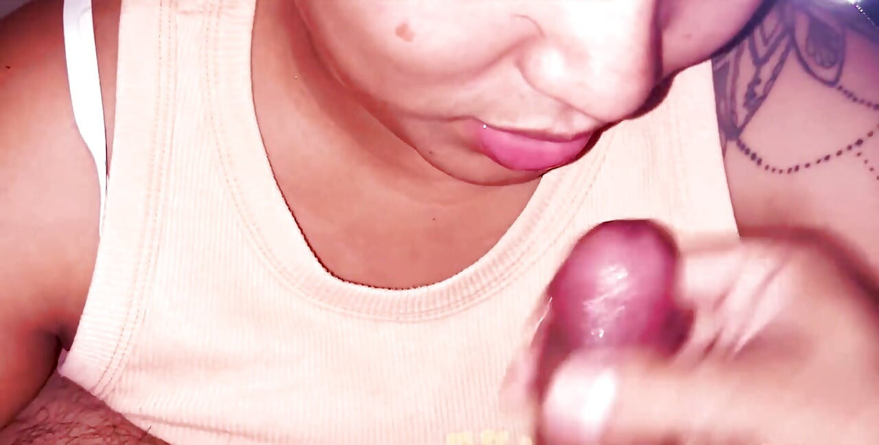 My Stepsister with a Pretty Face Gives Me a Blowjob