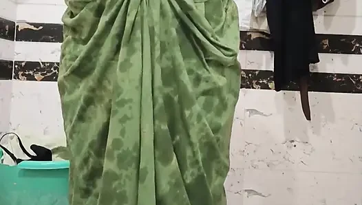 Priya bhabi büyük amcıklı saç gösterisi