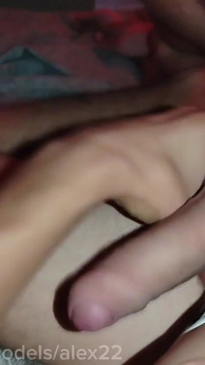 难忘的时刻来自“最性交的twwink和铁杆无鞍性爱。你湿了吗？为我们撸管你的鸡巴”