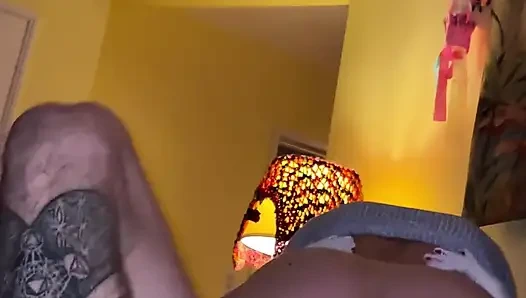 Mickey Mouse'a atladığımda ve ona bu fare tuzaklarının nasıl çalıştığını gösterdiğim zaman