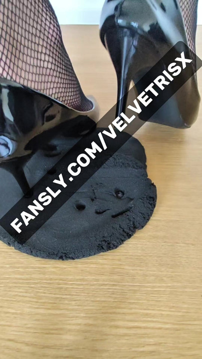 This crunch is addictive... The teaser ends here, but the full session is waiting for you in my Vault. Enjoy every step!