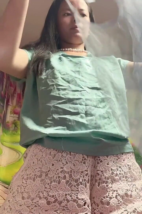 Wear Blue Dress and Use Lips Stick