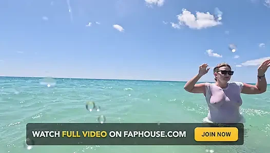 Wet White T-shirt Swimming Underwater