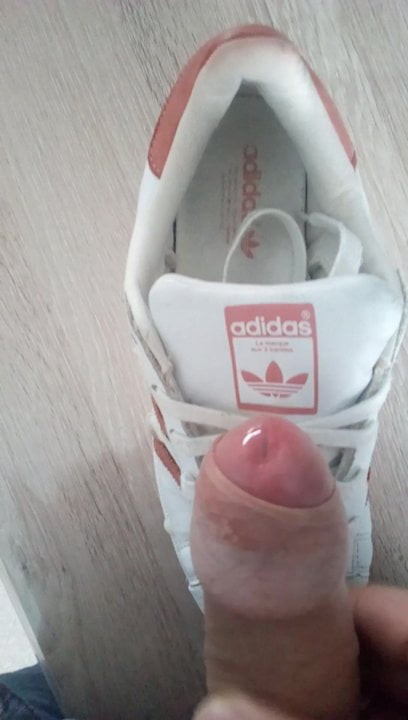 Cum Adidas superstar