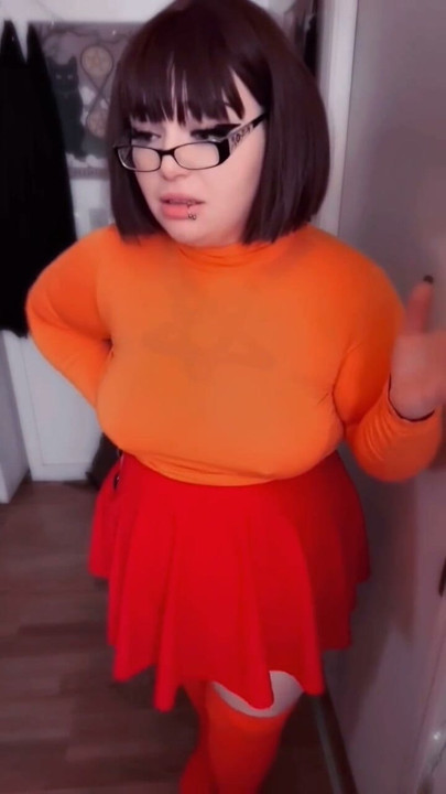 Daphne and Velma | Clip 1