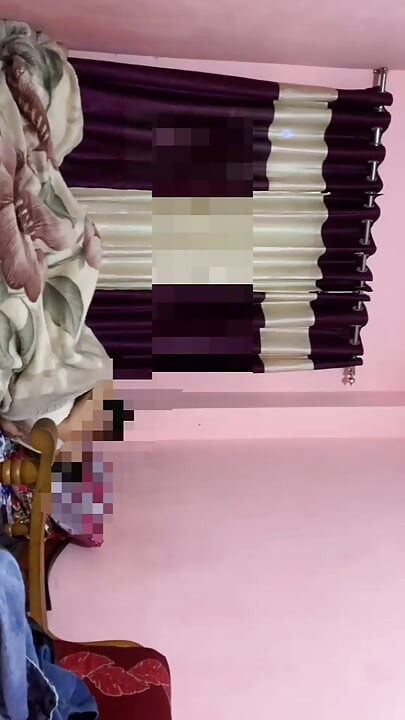 Novi nepalski video. Budo bides ma xa maja aaiyo earkako ko budii lai daro haniyo. Sa komšijom ženom u hotelskoj sobi