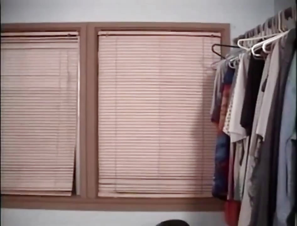 Karvainen pillu nuolee 69-asennossa, anaali tunkeutuu