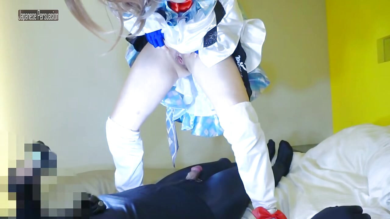 Cosplay ontmoeting geheim - rondborstige laag deelt een intense privésessie