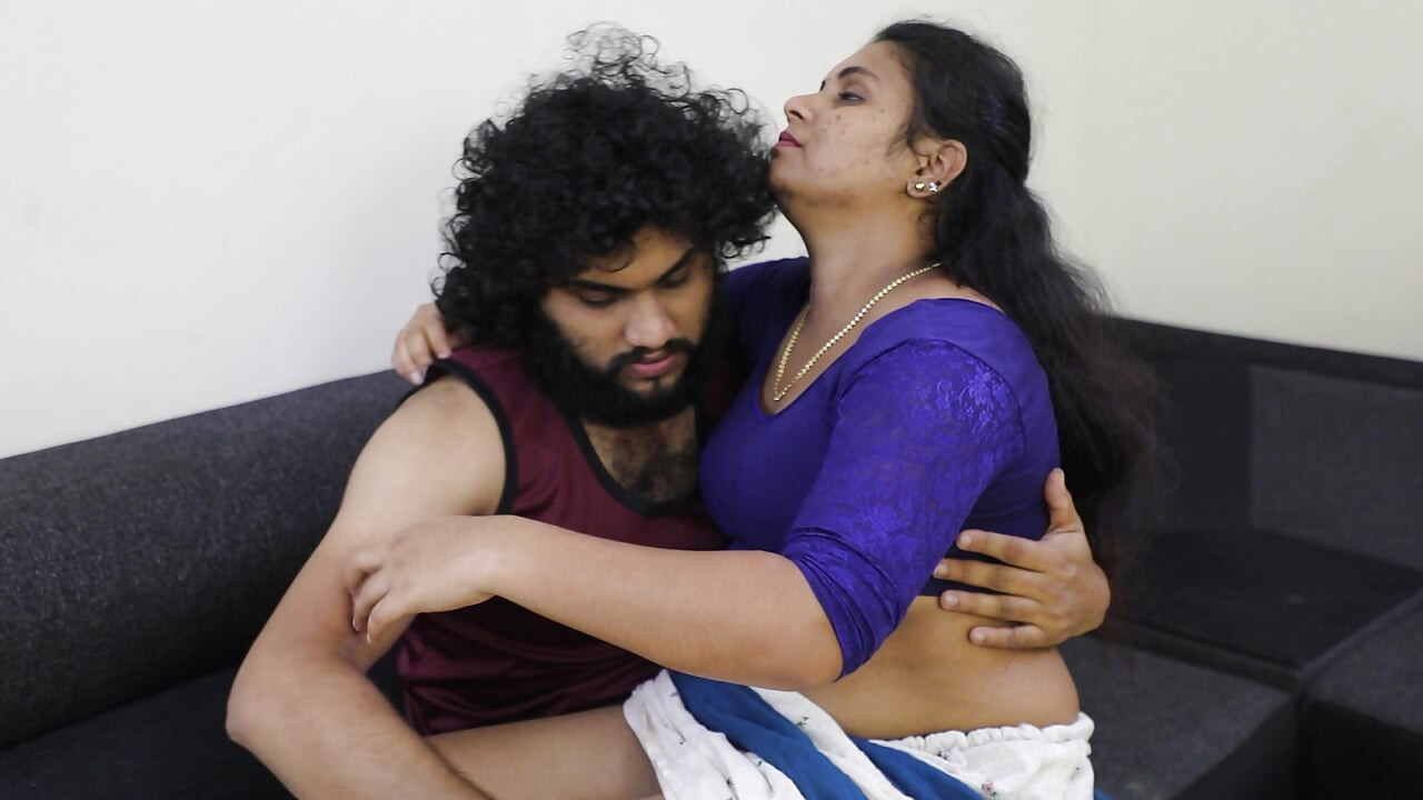 Dienerin janu genießt heißen sex mit chef beim fernsehen, Mallu-dienerin und chef, heißer fick auf dem sofa ehile wattching tv