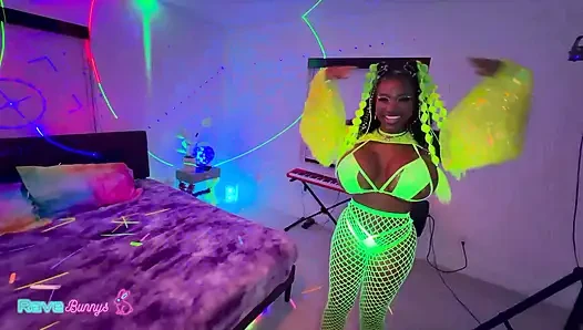 Tia maria sama neon pulang dari rumah dan nggak mau pelan-pelan!