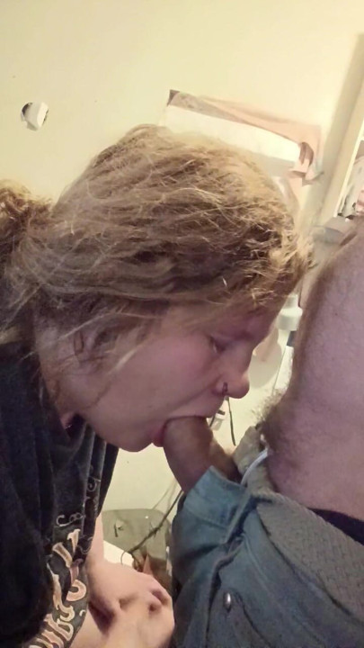 Anisleigh williams की गला चुदाई