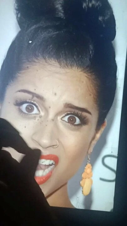Omaggio a Lilly Singh (sborra e sputi)
