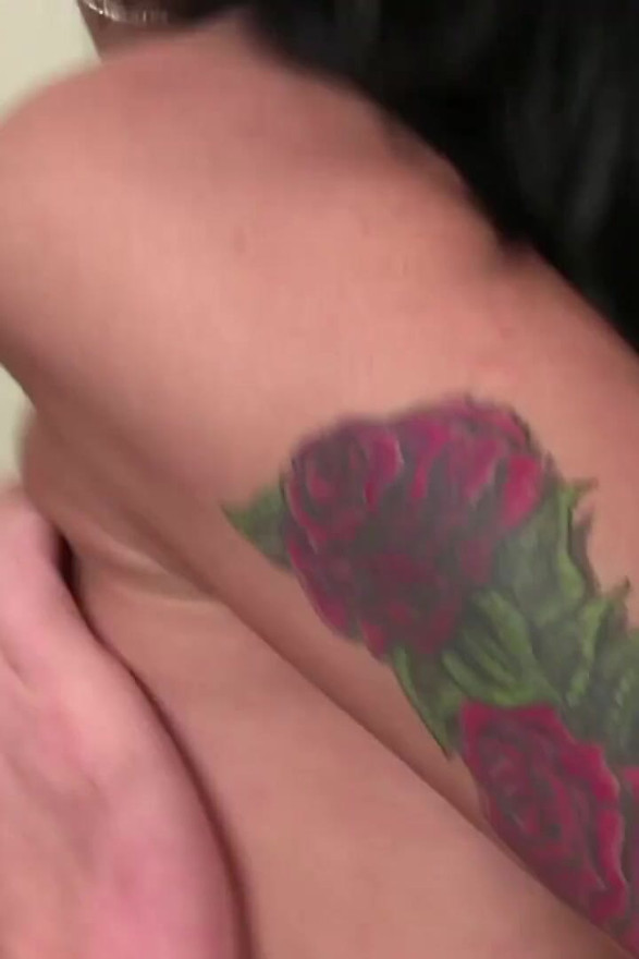 MILF and mature are sharing one cock