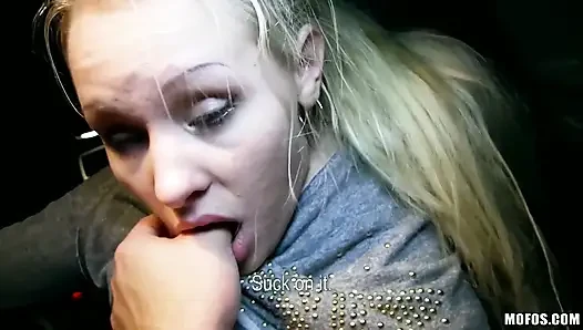 Затрудненные тинки - русская блондинка Lola Taylor делает куколдом ее бойфренда и обожает играть с задницей