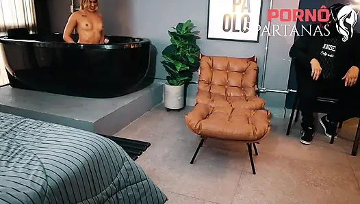 Sarışın, Bandit'ten İntikam Almak İçin Çekici Seks Ediyor