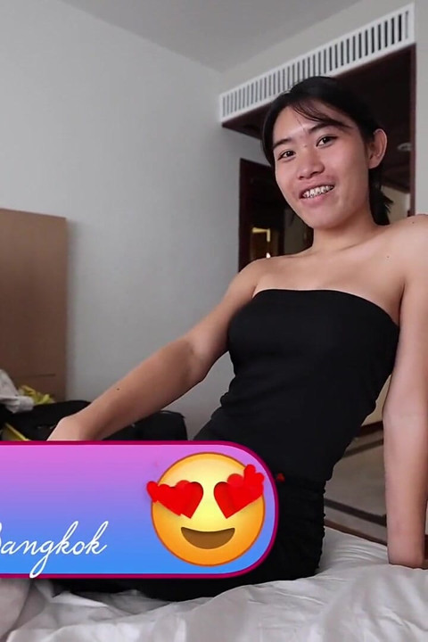 HelloLadyBoy napaljeni stranac dobija seks sa damom velikih sisa