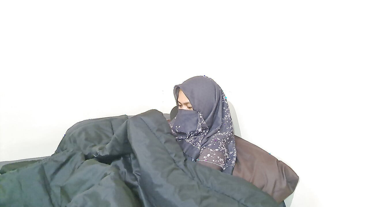 A woman in a hijab is masturbating on the sly.