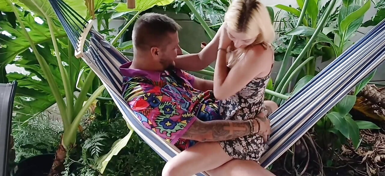 Rödhårig färg hår blondin