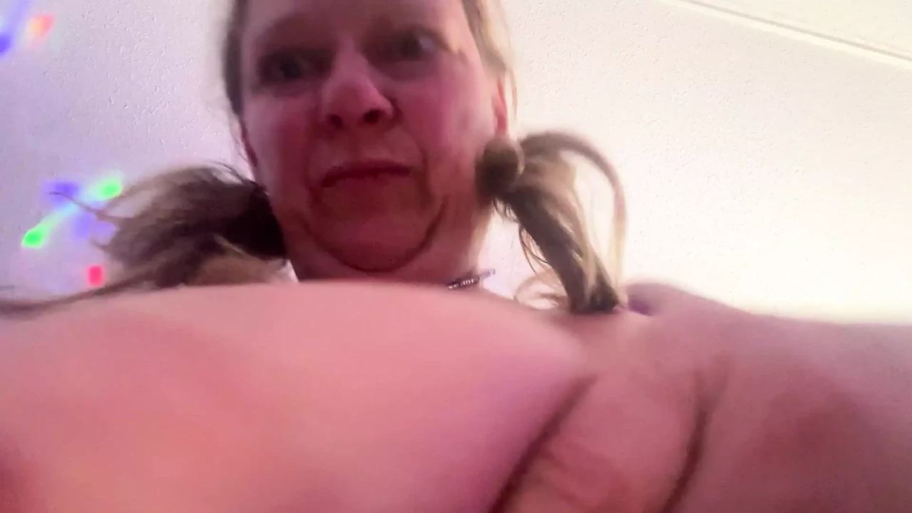 Want to see my bouncy beautiful tits?