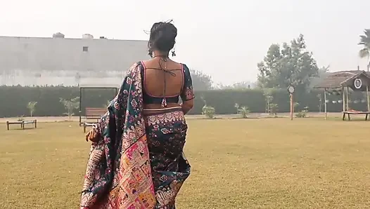Mengganti gaunku, dan abang iparku diam-diam menatapku. Aku memergokinya menonton IndianAlexaQueen