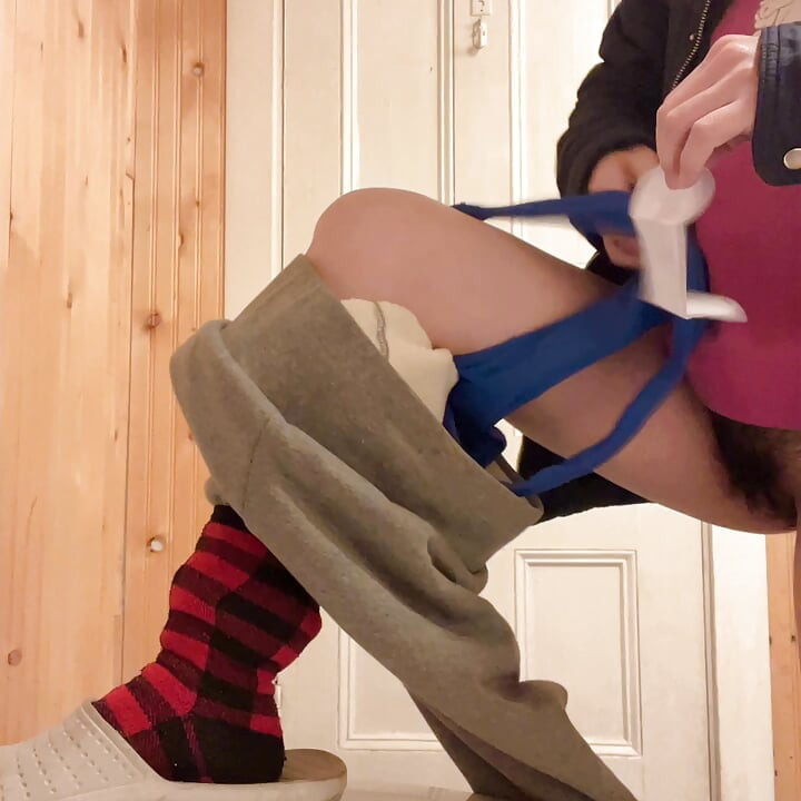 امسح الكس النظيف بعد التبول بشعور مذهل