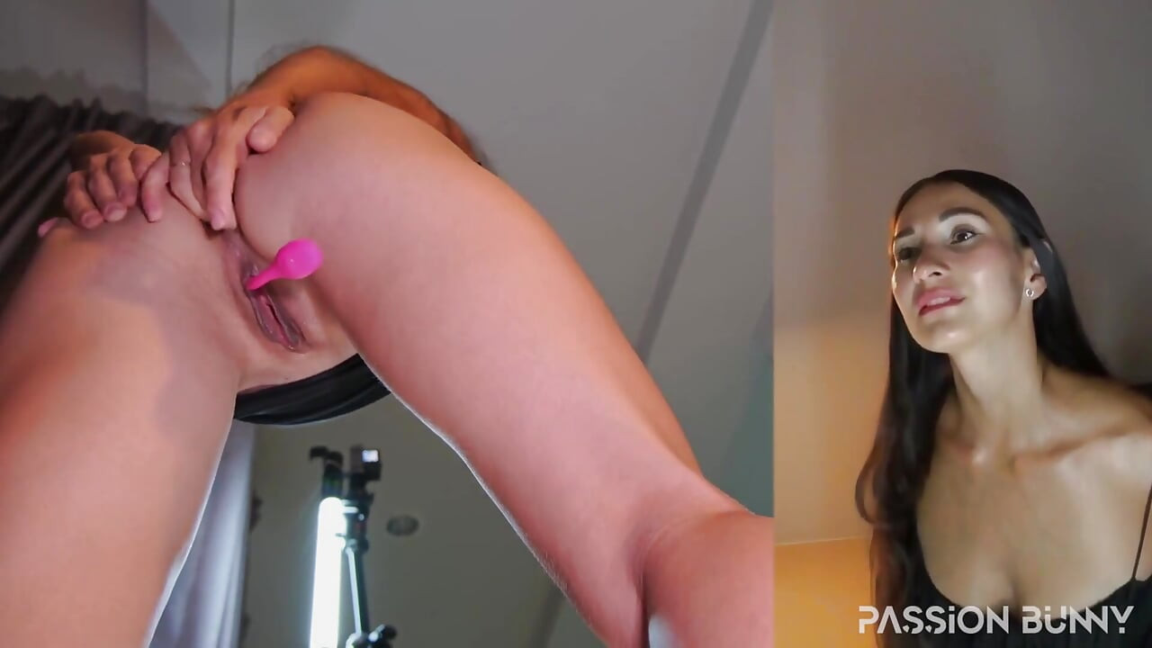 Vue down avec face cam, masturbation, orgasmes